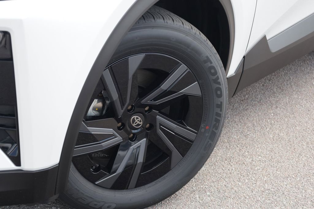 New 2026 Wind Chill Pearl <sup>1</sup> Toyota  SE image 19