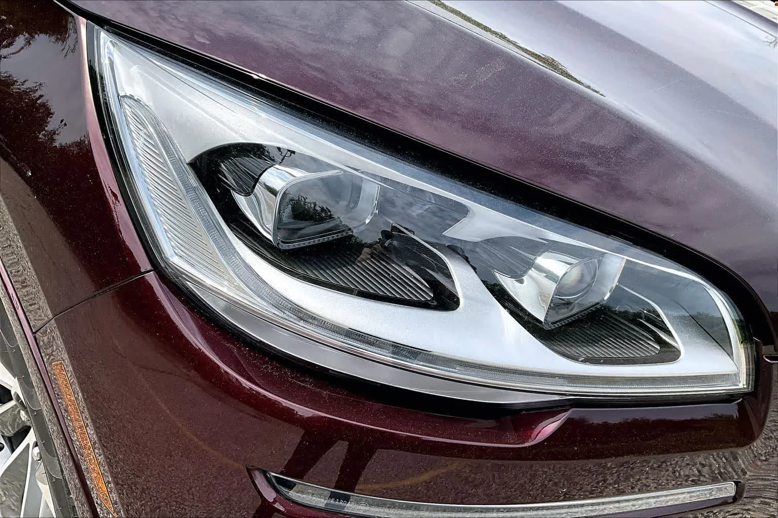 Used 2022 Burgundy Velvet Metallic Tinted Clearcoat Lincoln Grand Touring image 27