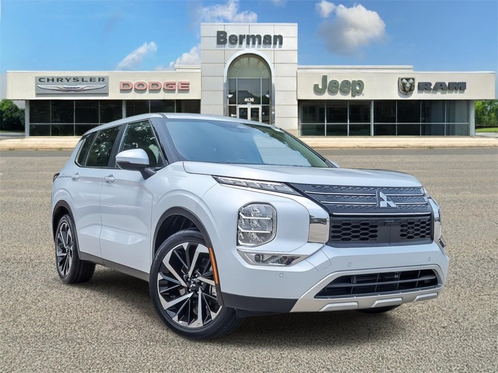 2023 Mitsubishi Outlander SE