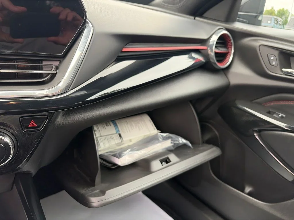 Certified Used 2025 Gray Chevrolet 2RS image 27