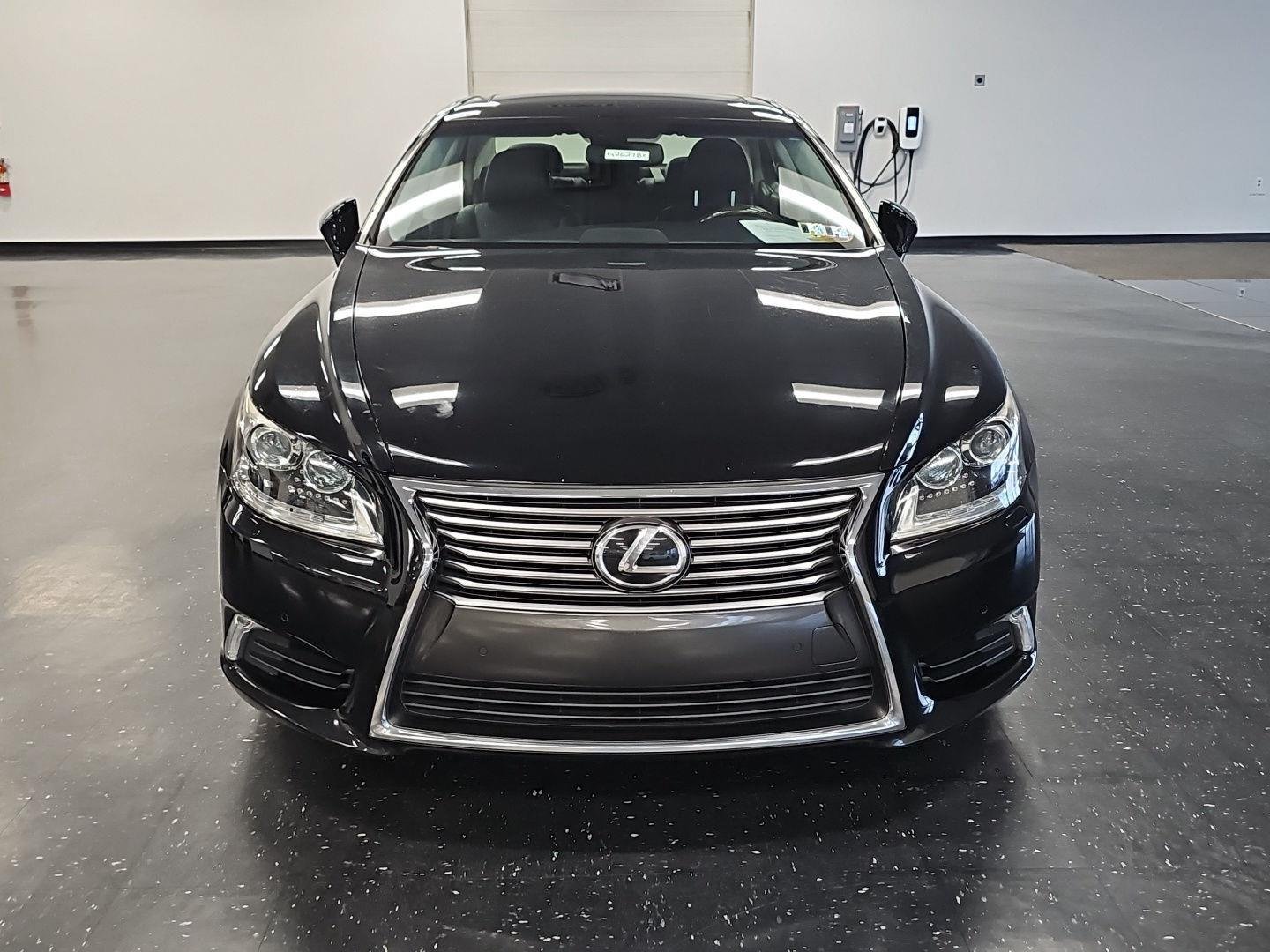 Used 2014 Obsidian Lexus 4DR SDN RWD image 2