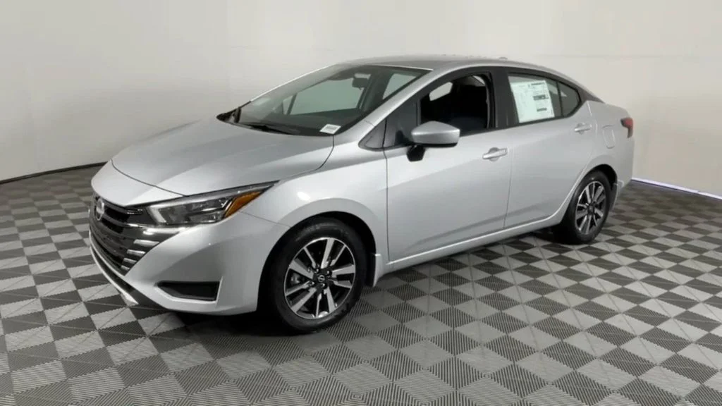 Used 2025 Silver Nissan 1.6 SV image 8