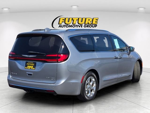 Used 2021 Silver Chrysler Limited image 4