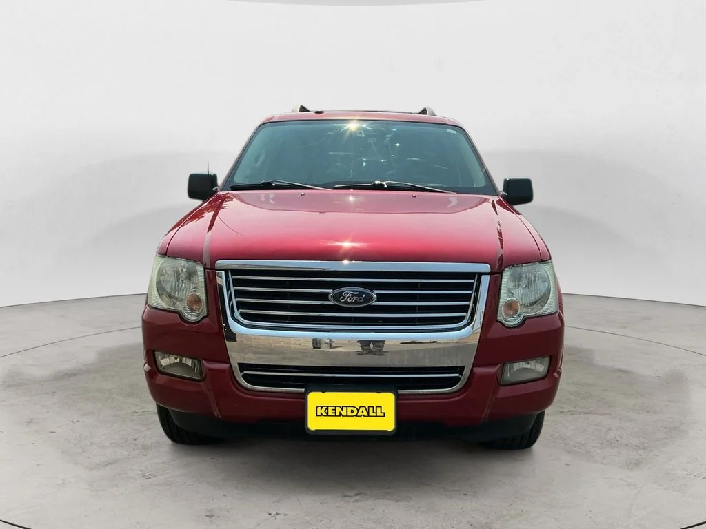 Used 2010 Red Ford XLT image 2