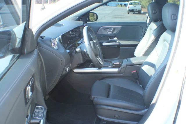 Used 2023 Polar White Mercedes-Benz GLA 250 image 13
