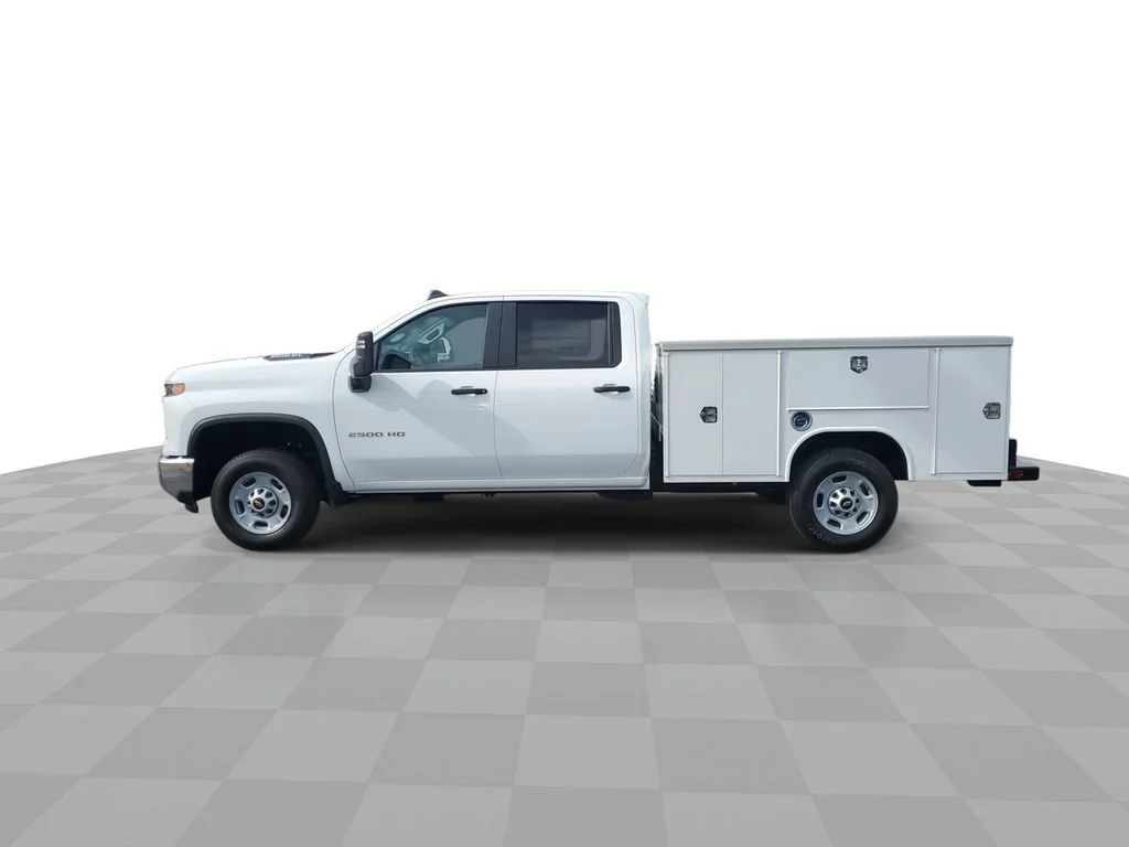 New 2026 Summit White Chevrolet WT image 5