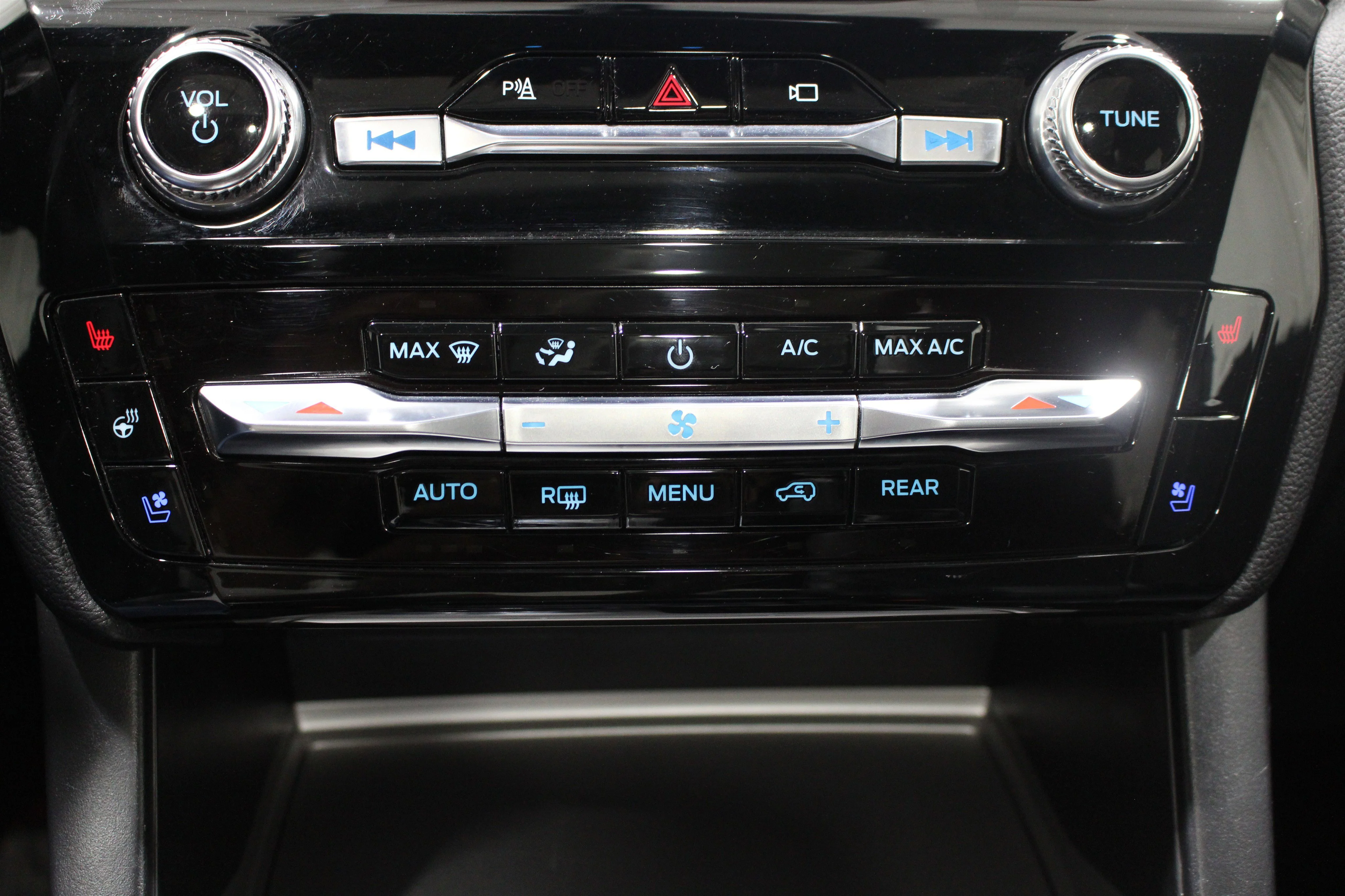 2022 Ford Explorer ST - Photo 17