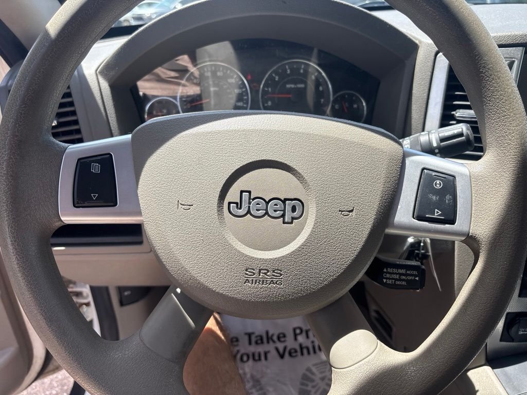 Used 2009 Stone White Jeep Laredo image 17