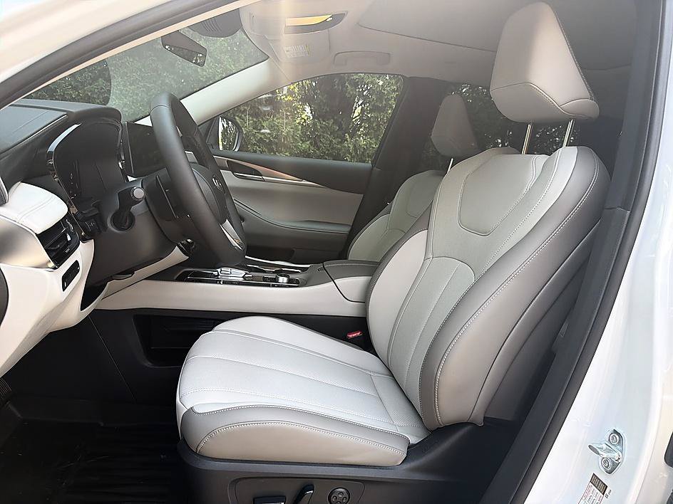 New 2027 Radiant White INFINITI PURE image 12