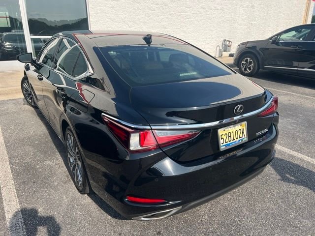 Used 2019  Lexus  image 1