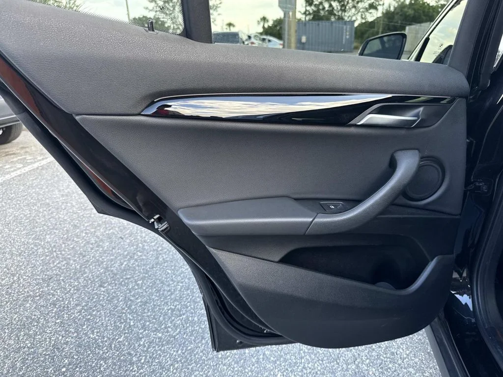 Used 2019 Black BMW sDrive28i image 13