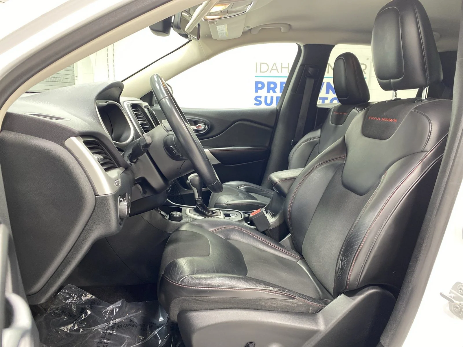 Used 2018 White Jeep Trailhawk image 11
