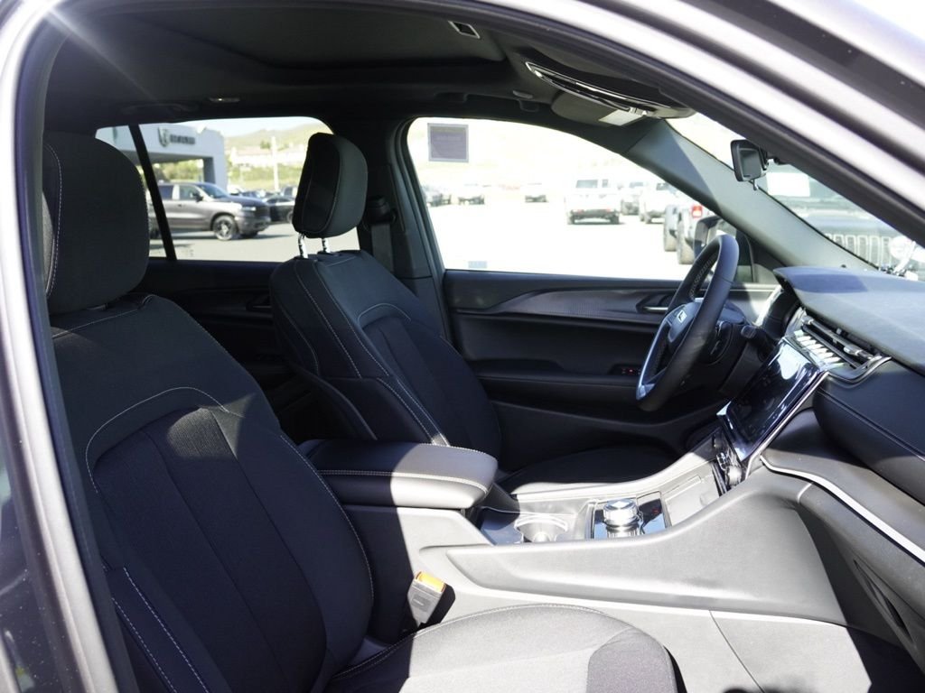 New 2026 Baltic Gray Metallic Clear-Coat Exterior Paint Jeep Laredo X image 22