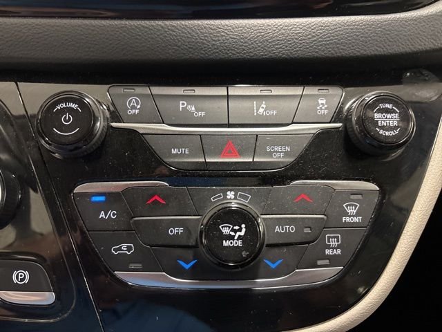 Used 2022 White Chrysler Touring L image 24