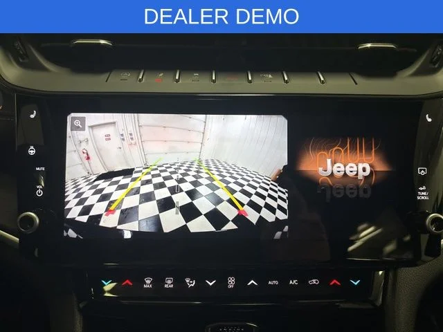 New 2026 Diamond Black Crystal Pearl-Coat Exterior Paint Jeep Altitude image 22
