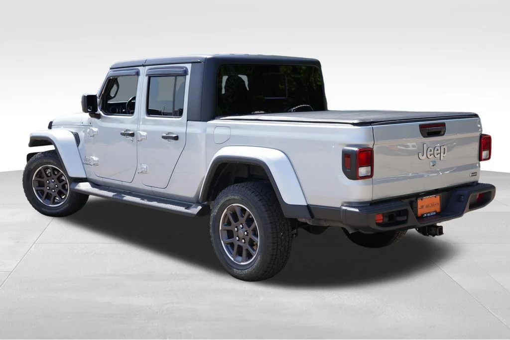 Used 2022 Silver Zynith Clearcoat Jeep Overland image 7
