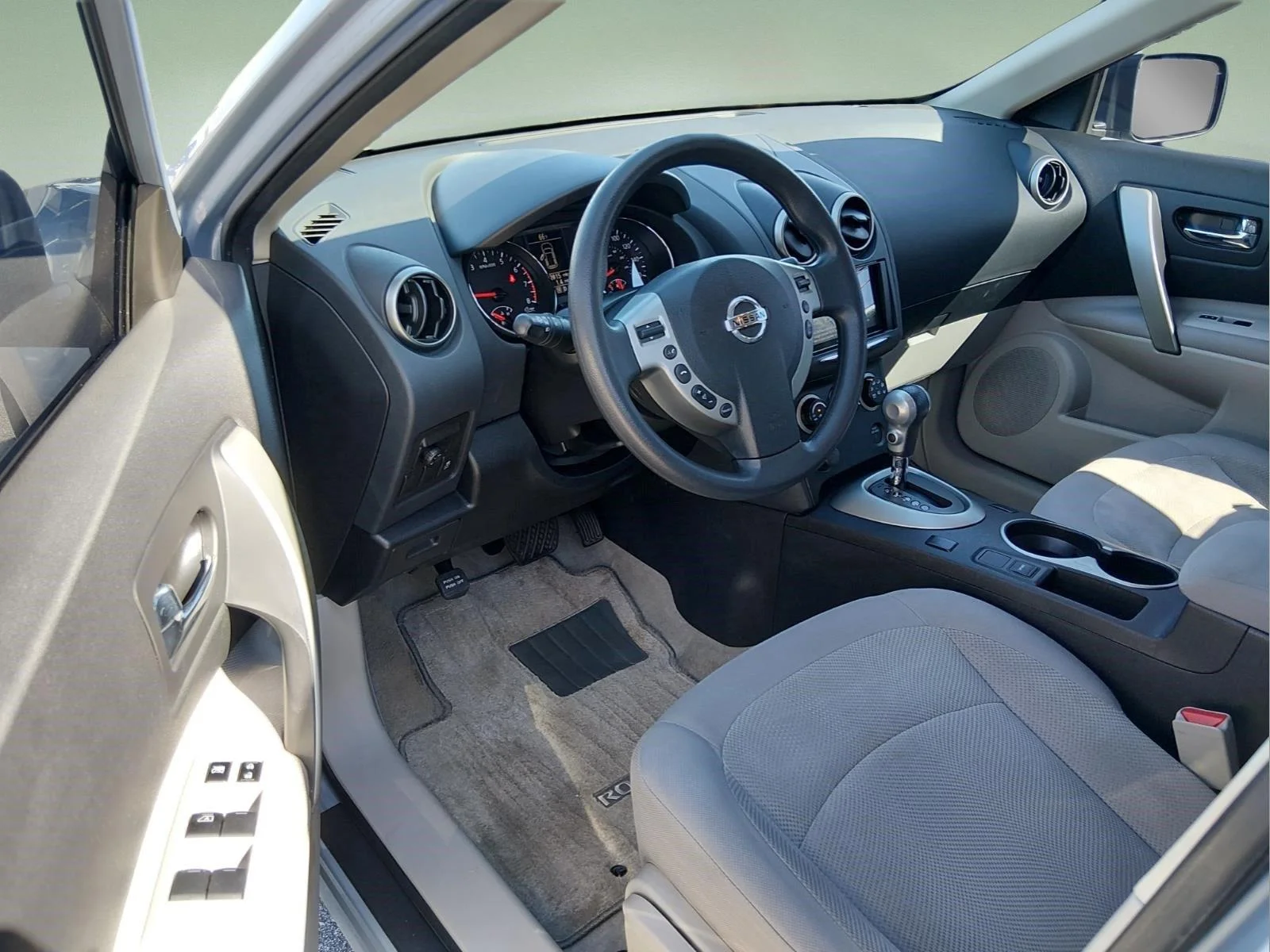 Used 2013 Graphite Blue Nissan S image 15