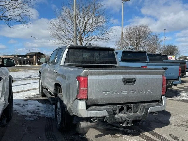 2026 Toyota Tacoma SR5 - Photo 8