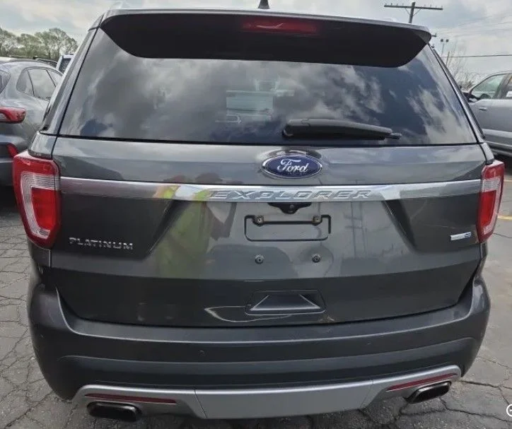 Used 2017 Gray Ford Platinum image 4