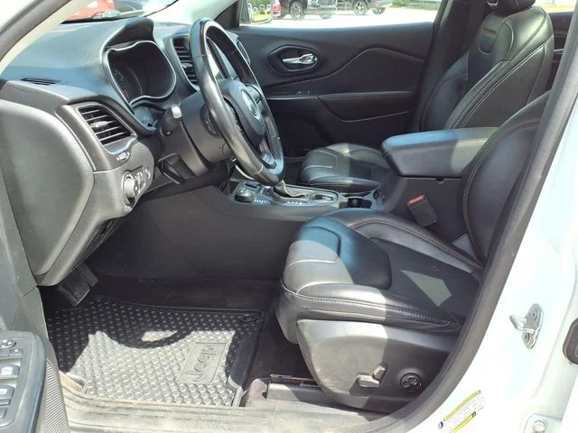Used 2019 White Jeep Trailhawk image 9