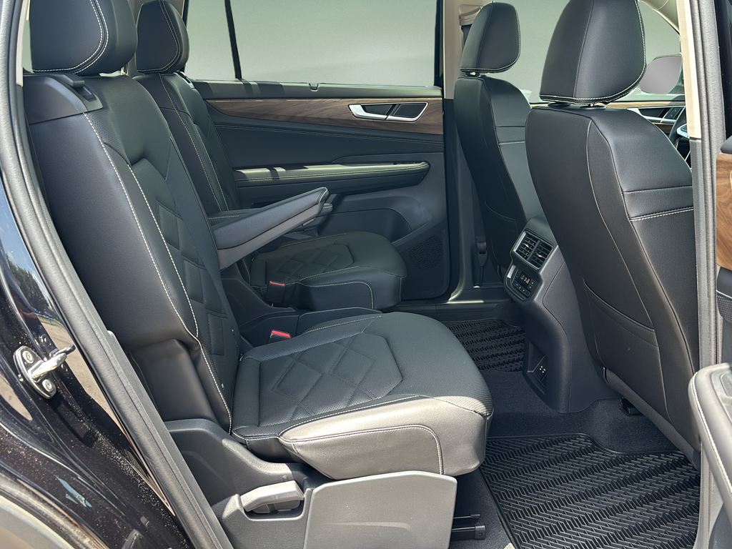 New 2026 Black Volkswagen 2.0T SE w/Technology image 13