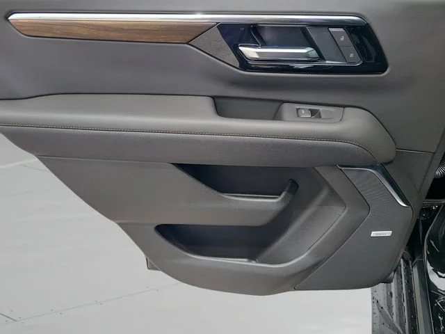 New 2026 Black Chevrolet High Country image 19