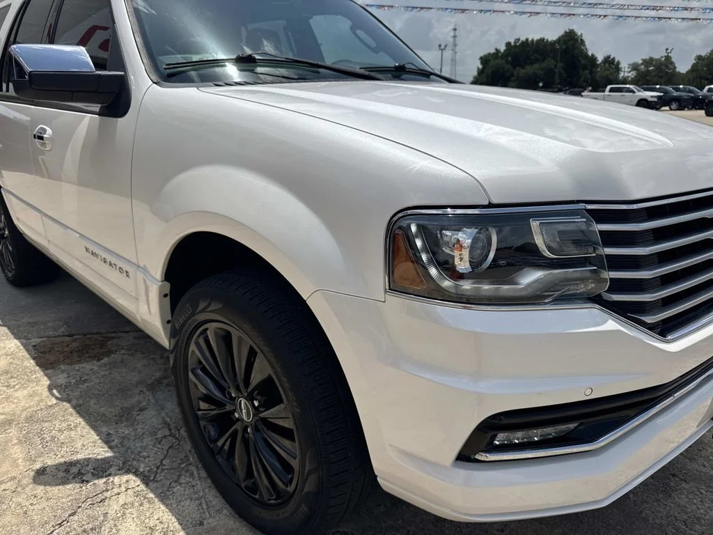 Used 2017 White Lincoln Select image 9