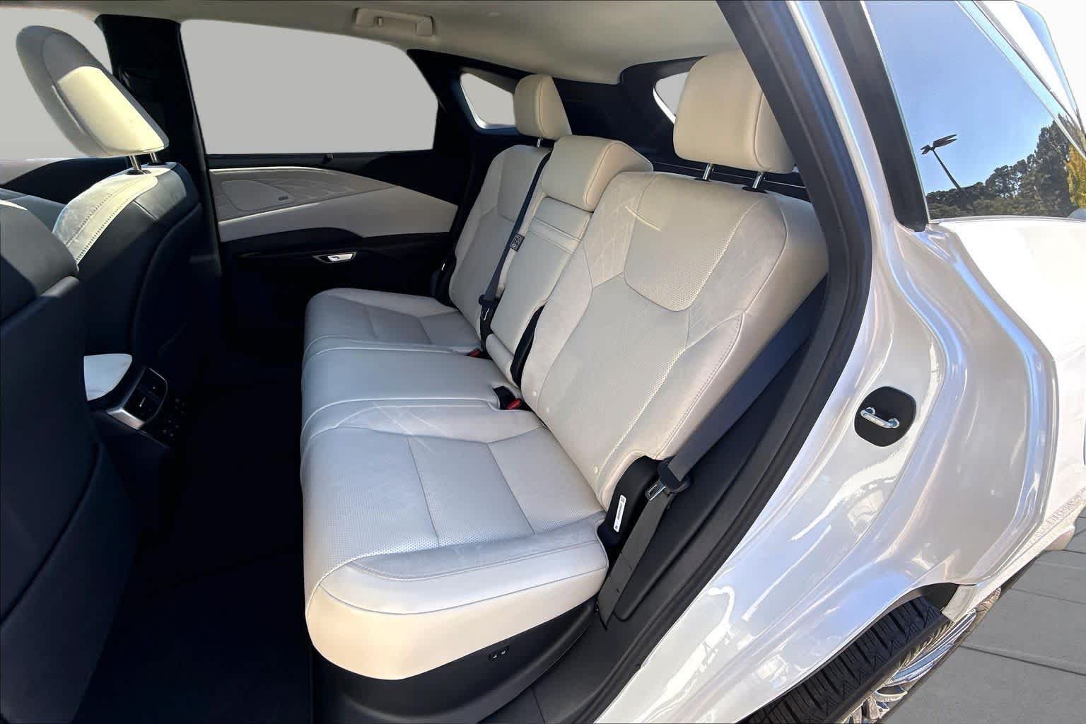 Used 2024 Eminent White Pearl Lexus Luxury image 20