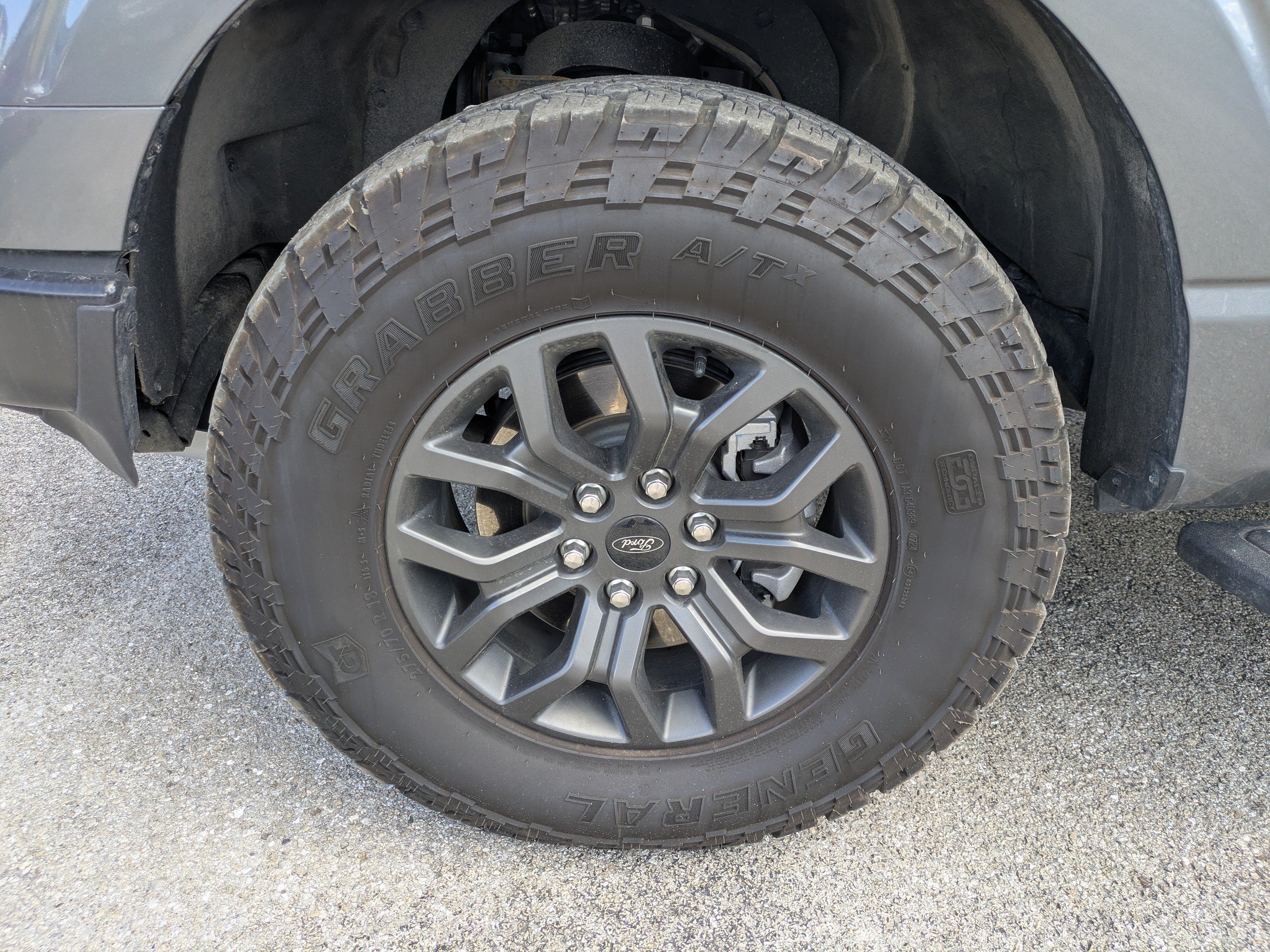 Used 2025  Ford Tremor image 10
