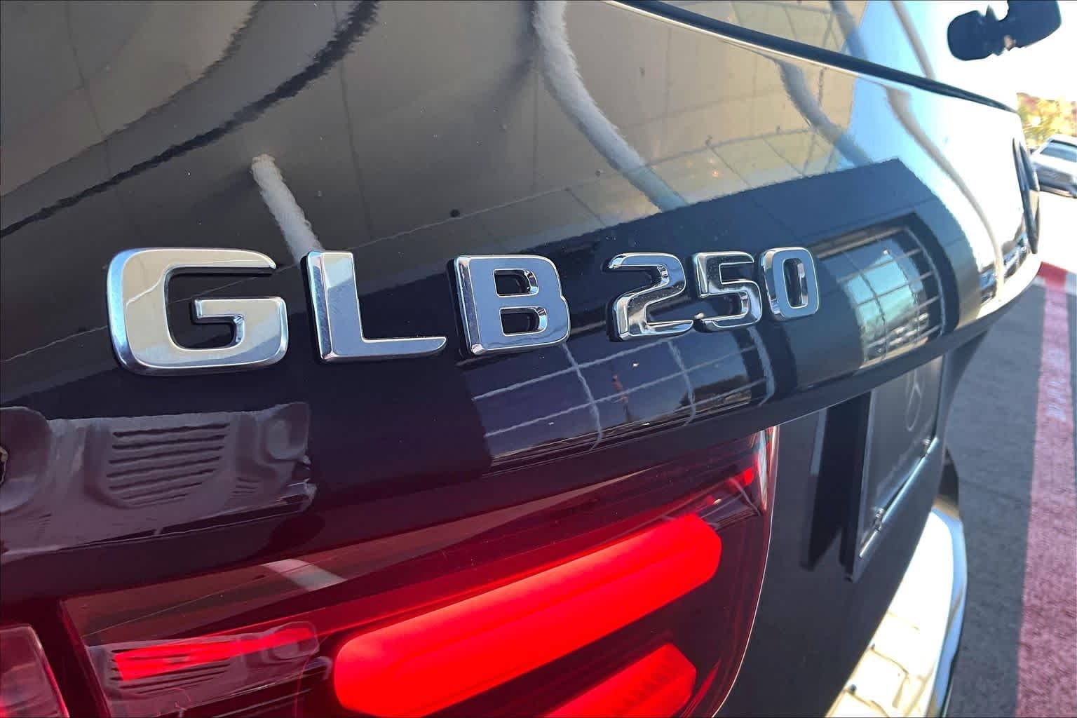 New 2026 Night Black Mercedes-Benz GLB 250 image 15