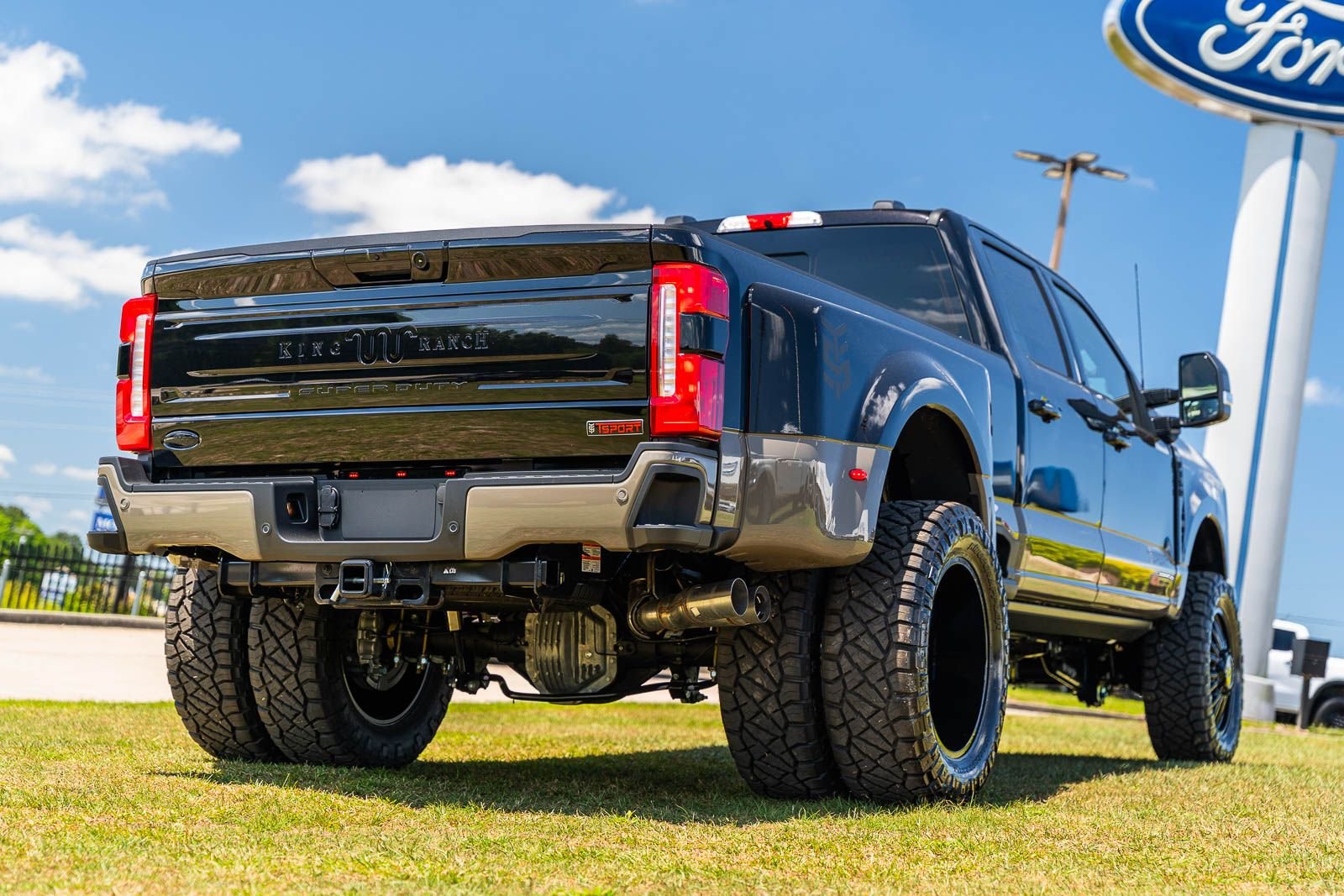 New 2026 Agate Black Metallic Ford F-350® King Ranch® image 7