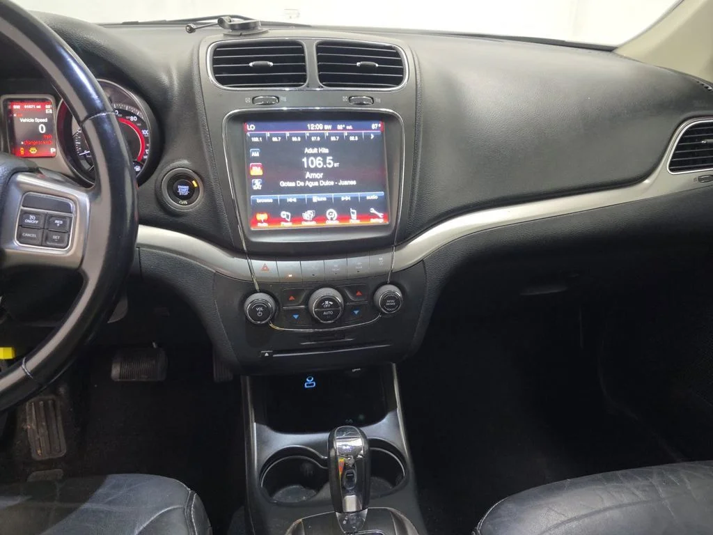Used 2020 Red Dodge Crossroad image 9