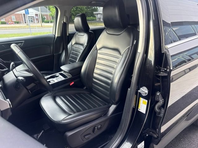 Used 2024 Black Ford SEL image 10