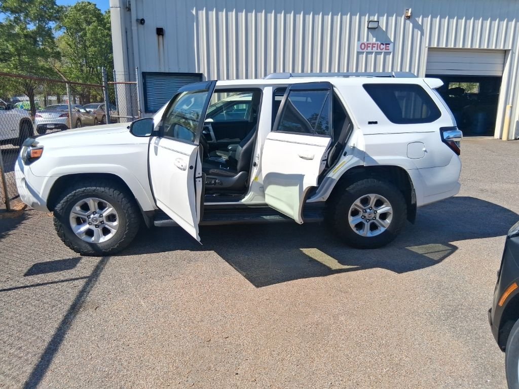 Used 2018 White Toyota SR5 Premium image 12