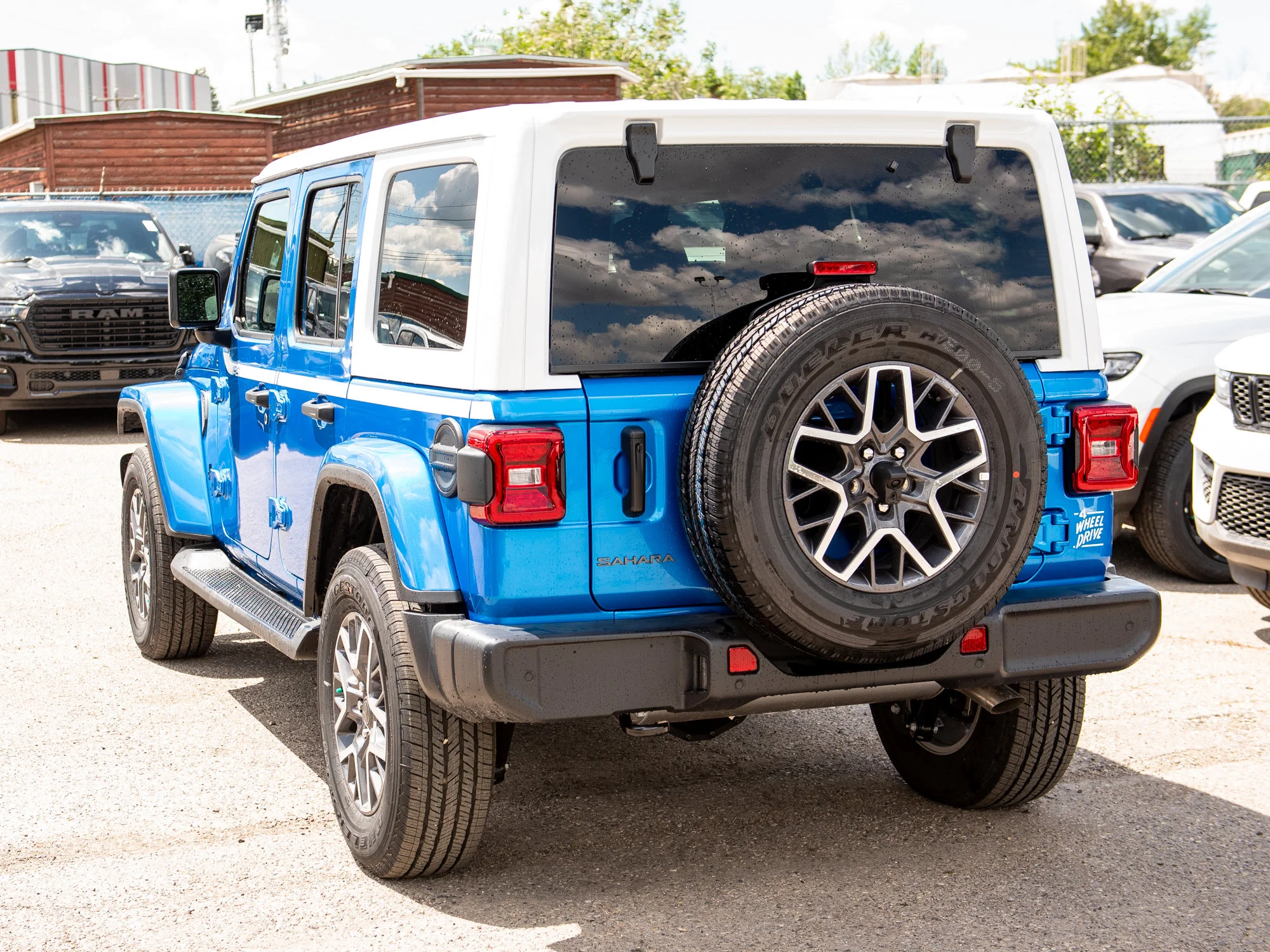 New 2026 Blue Jeep Sahara WhiteCap* 4 Door 4x4, McKinley Leather, Blind-Spot image 5