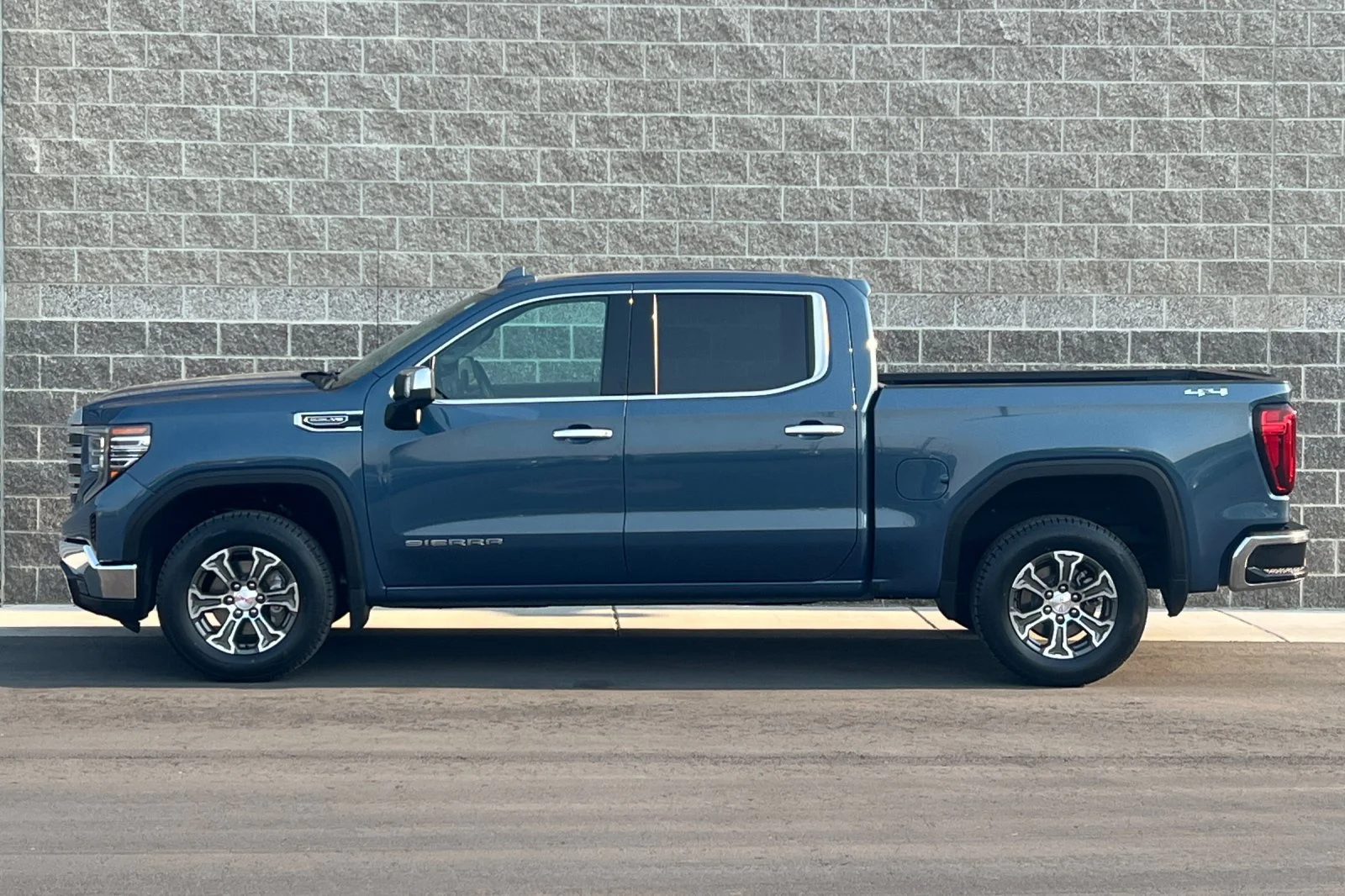 Used 2024 Downpour Metallic GMC SLT image 6
