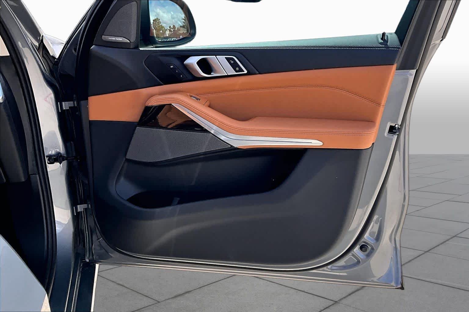 Used 2024 Skyscraper Grey Metallic BMW xDrive40i image 21