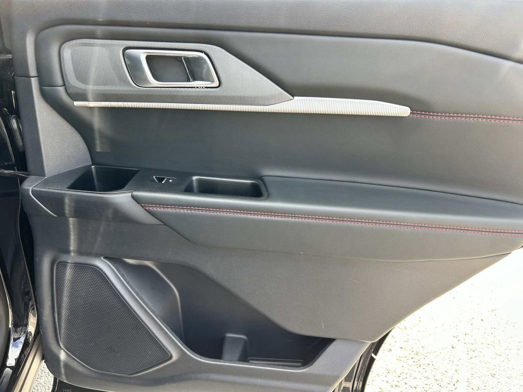 Used 2025 Agate Black Metal Ford ST-Line image 22