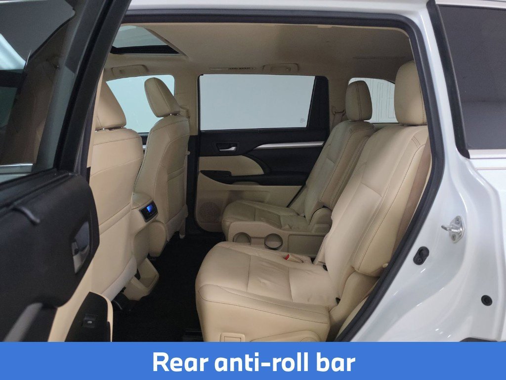 Used 2018 White Toyota XLE image 18