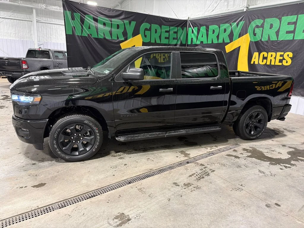 New 2026 Diamond Black Crystal Pearl-Coat Exterior Paint RAM Tradesman image 10
