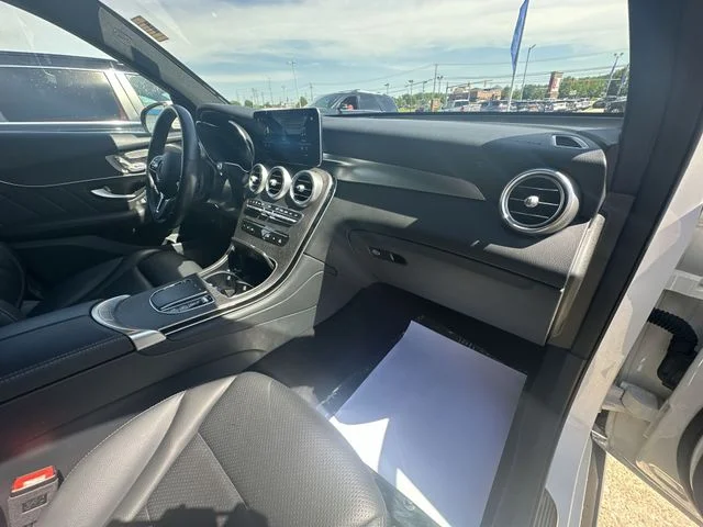 Used 2022  Mercedes-Benz GLC 300 image 31