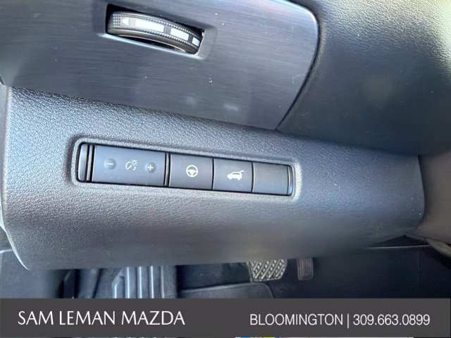 Used 2022 White Nissan SL image 21