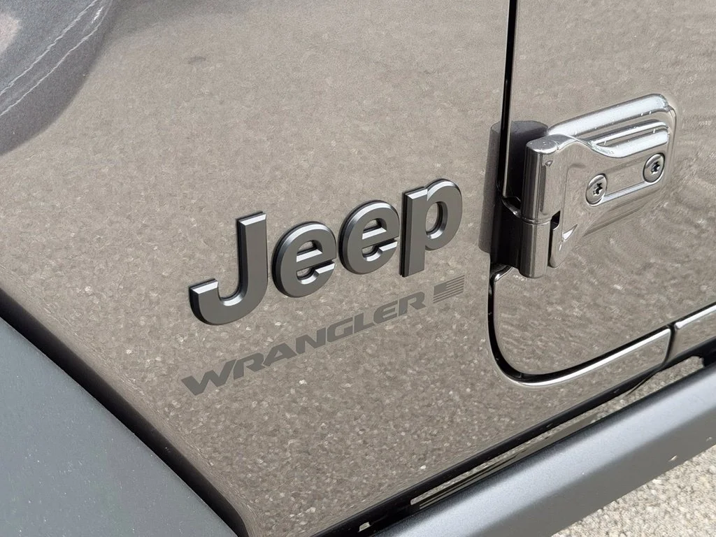 New 2027 Granite Crystal Metallic Clear-Coat Paint Jeep Willys 392 image 32