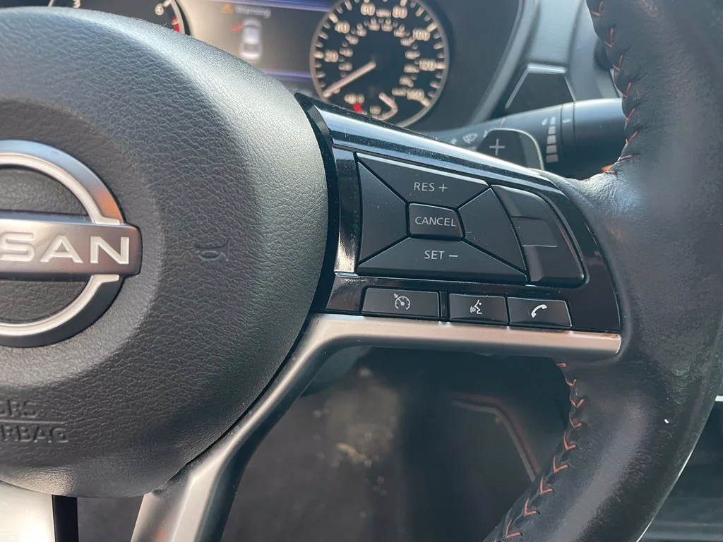 Used 2023 Red Nissan 2.5 SR image 9