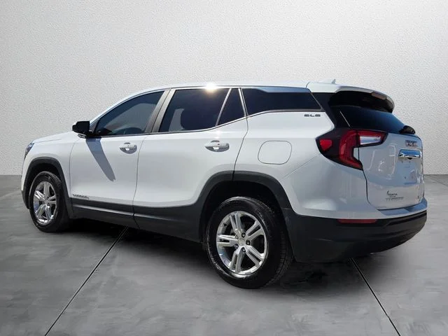 Used 2023 White GMC SLE image 3