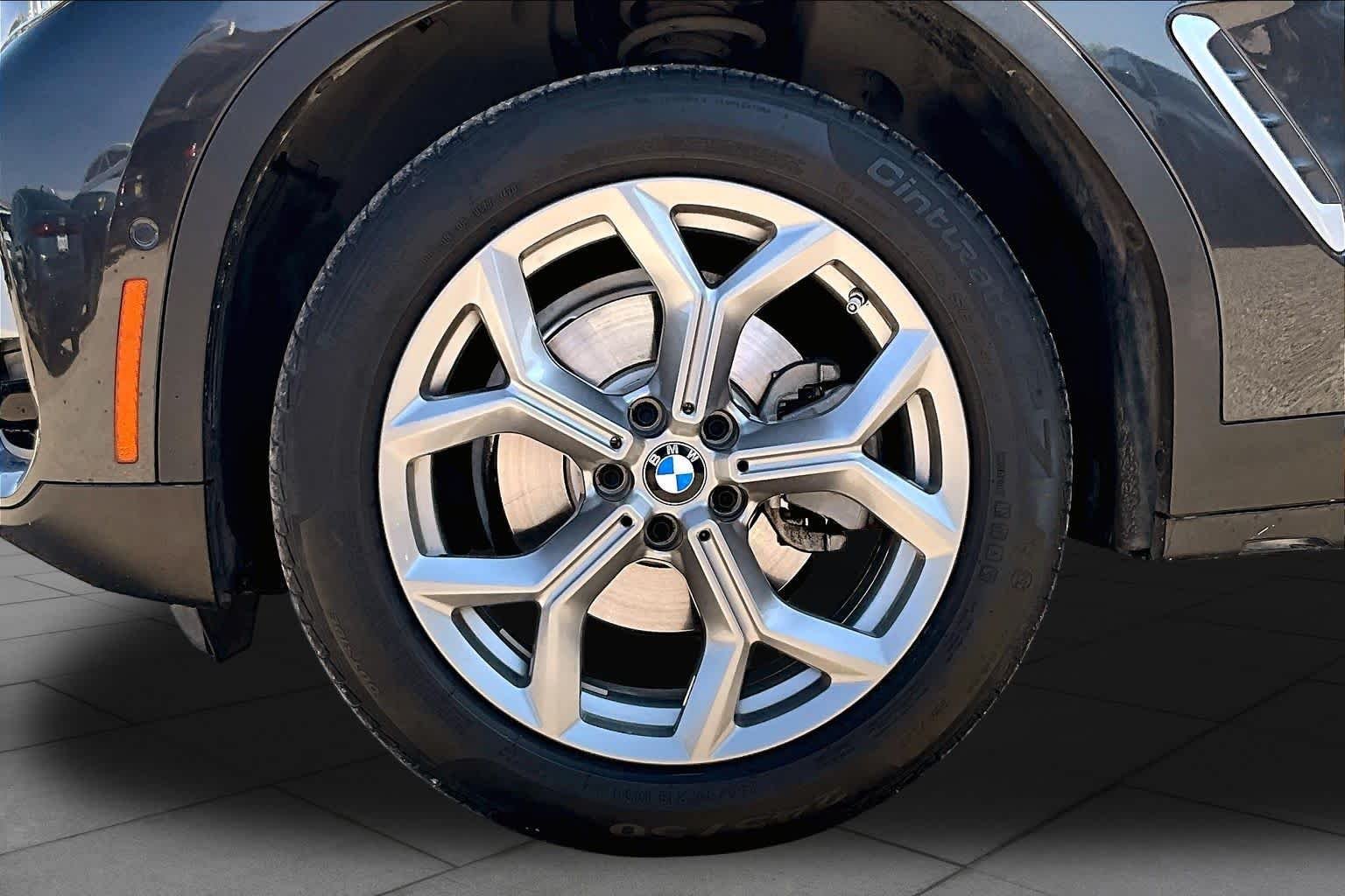 Used 2021 Dark Graphite Metallic BMW sDrive30i image 10