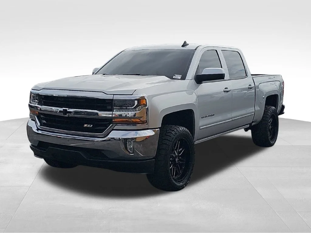 Used 2018 Silver Chevrolet LT image 7