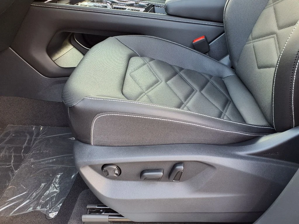 New 2026 Pure Gray Volkswagen 2.0T SE w/Technology image 9