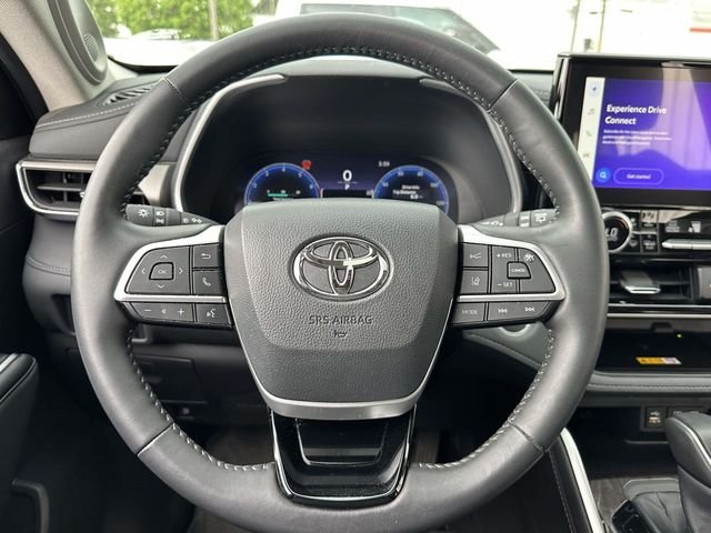 Used 2024  Toyota Limited image 18