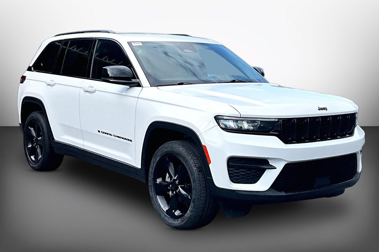 Used 2023 White Jeep Altitude X image 1